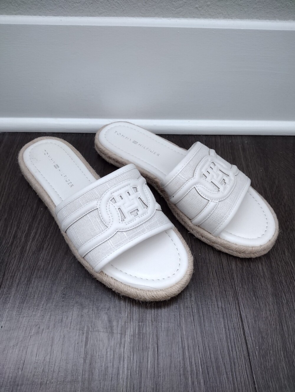 Tommy Hilfiger Hadjea Espadrille Slip-On Flat Sandals Women's size 7 LIKE NEW